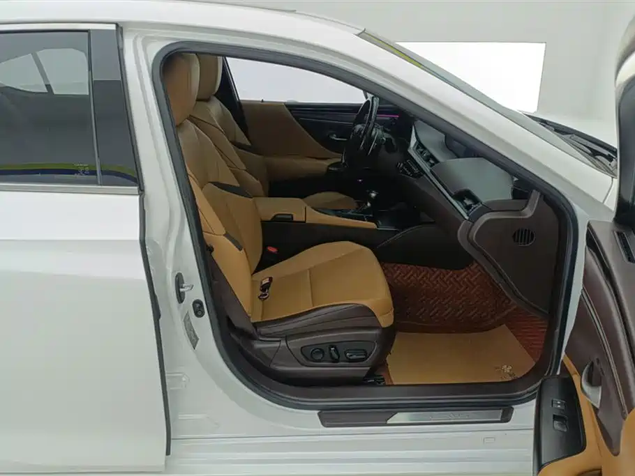 Lexus ES 2020 300h