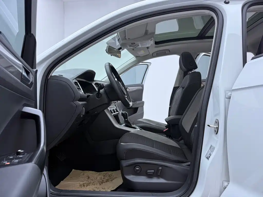 VOLKSWAGEN T ROC EXPLORING SONGS