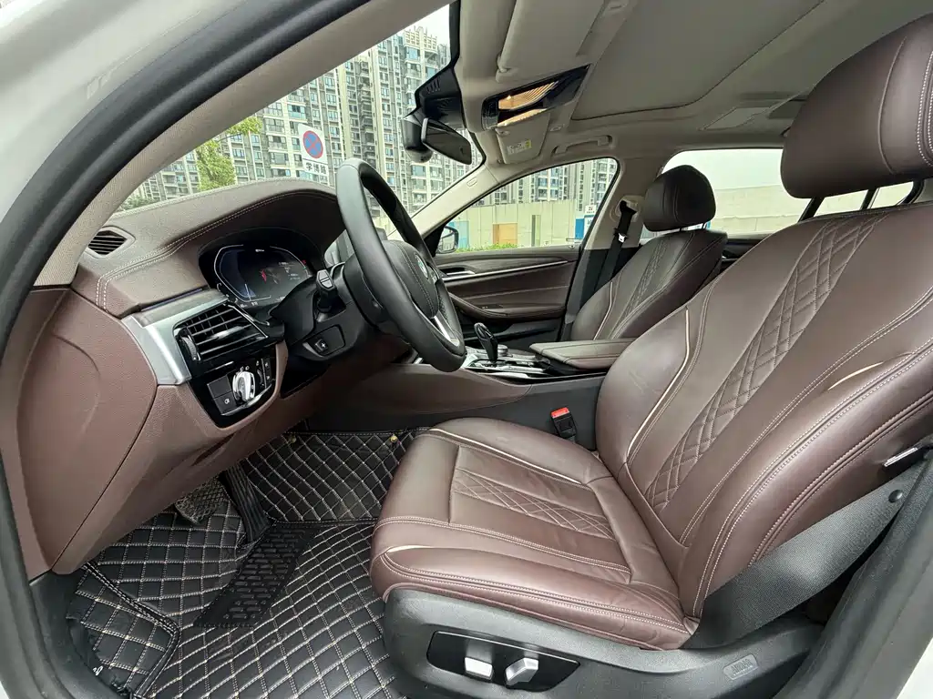 BMW 5 Series New Energy — миниатюра 4