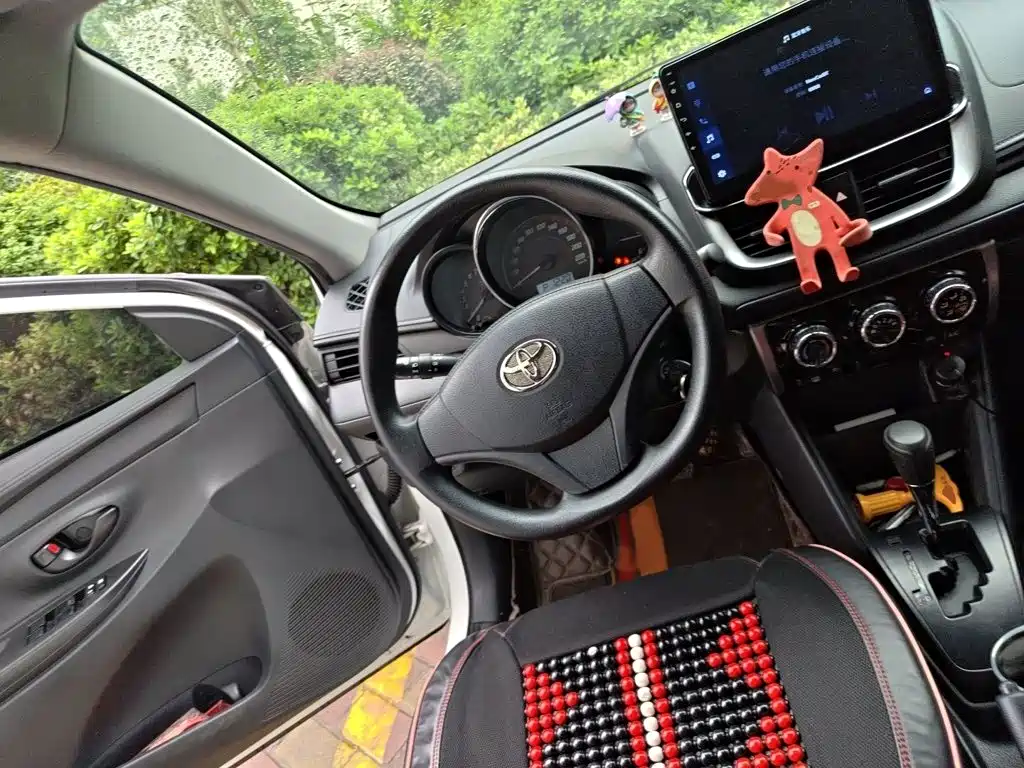 Toyota Yaris L — миниатюра 3