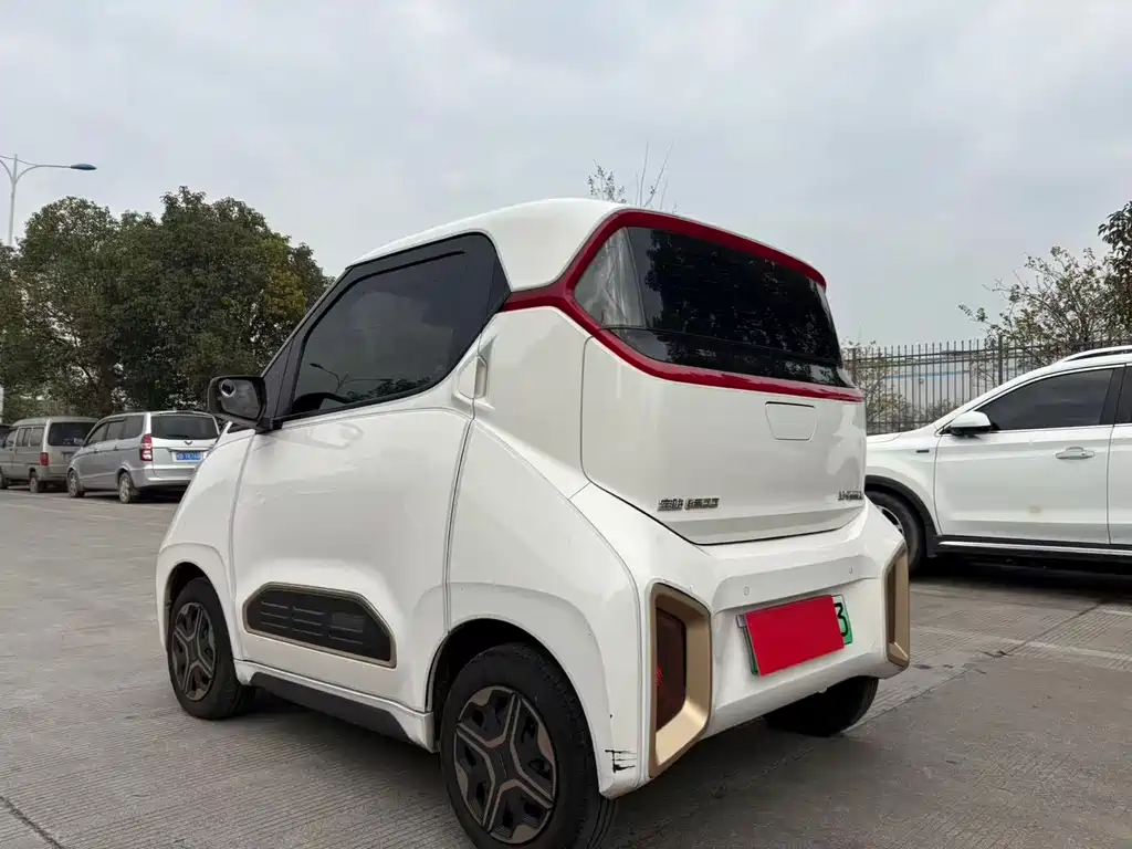 BAOJUN E200