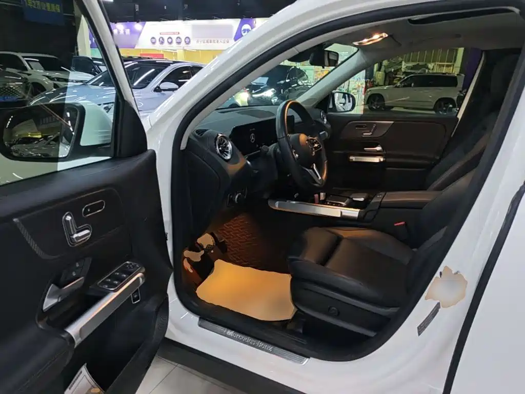 Mercedes-Benz GLB — миниатюра 16