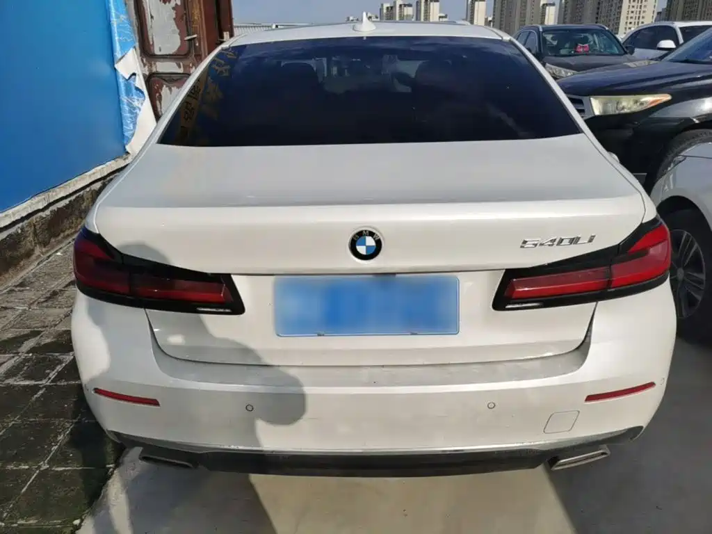 BMW 5 Series — миниатюра 6