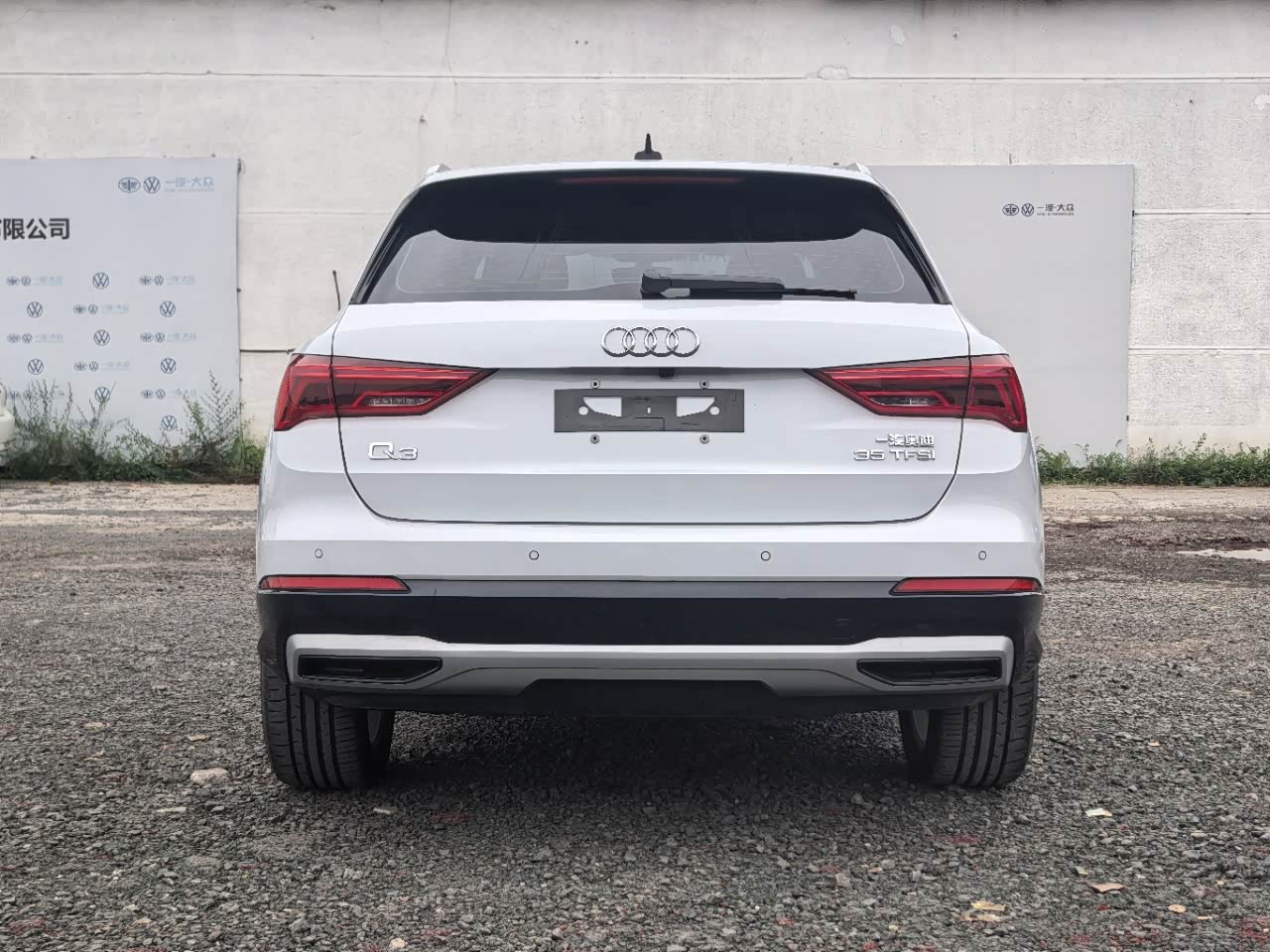 Audi Q3 1.4 л 2022 г. Белый, пробег 7000 км