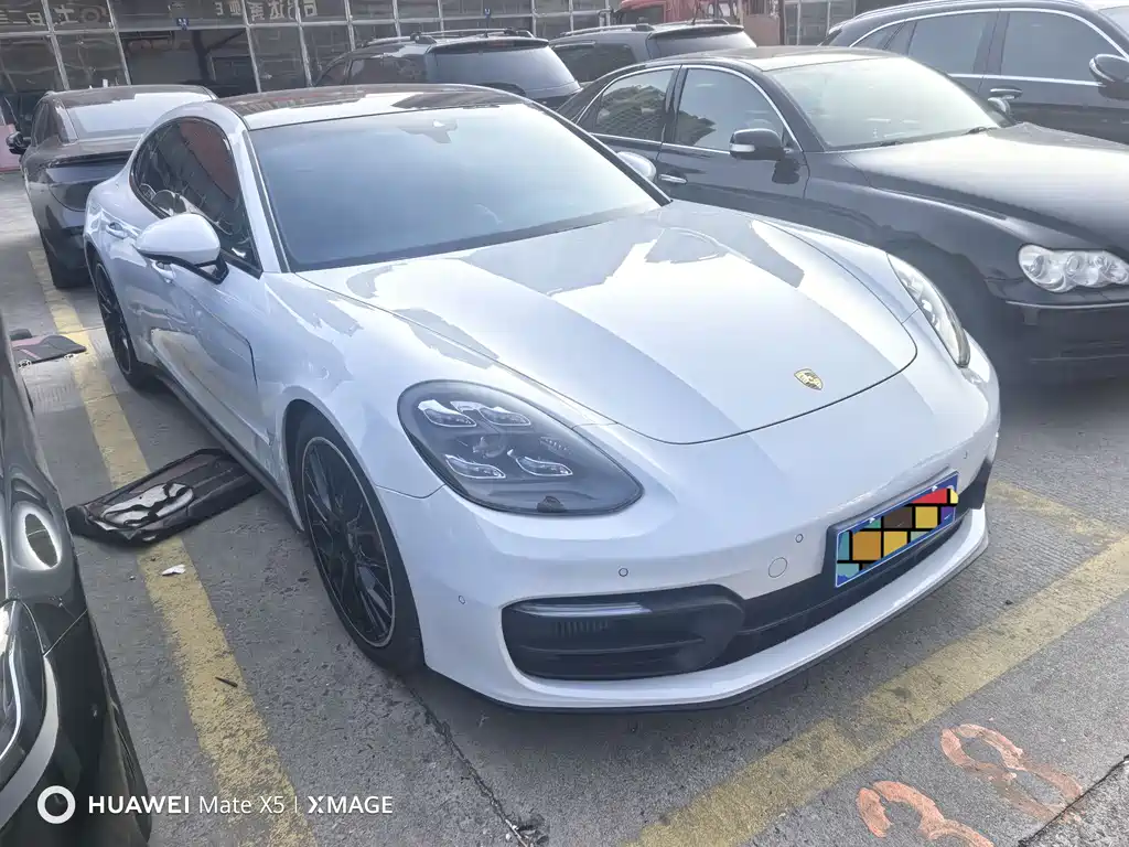 PORSCHE PANAMERA