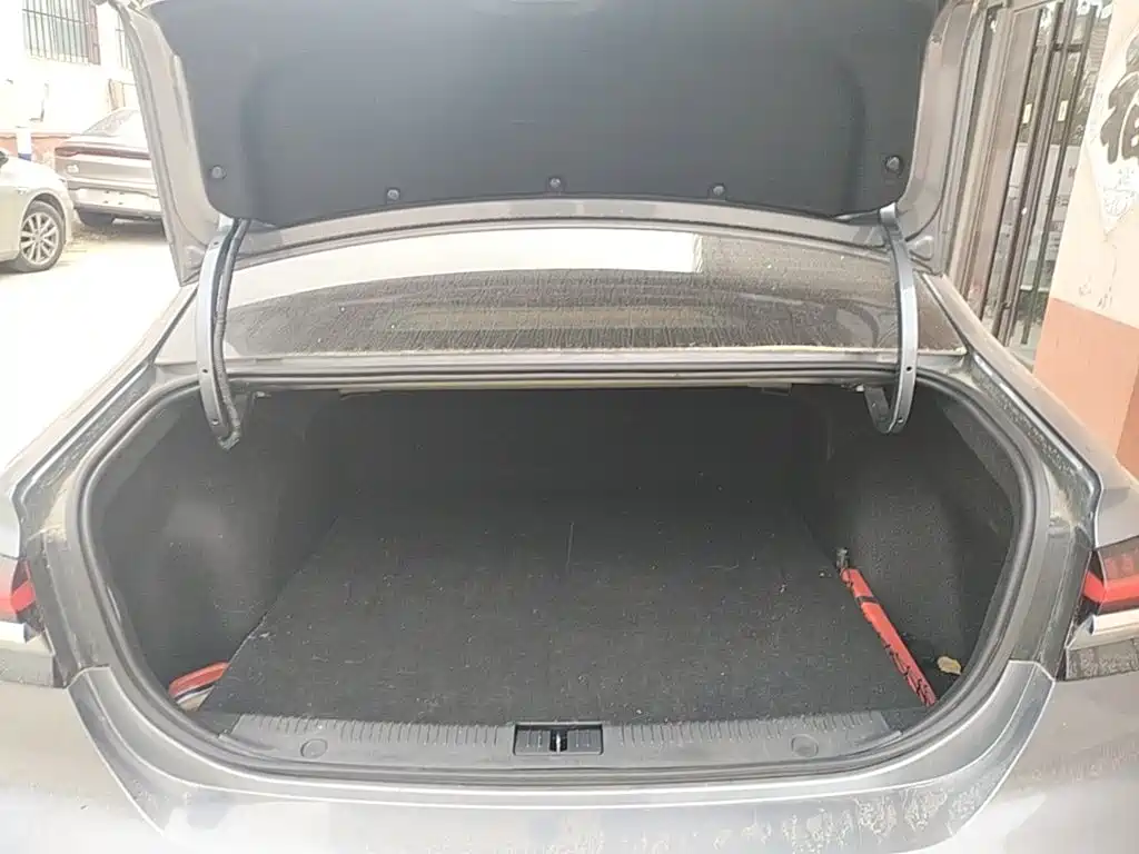 Roewe i6 MAX New Energy — миниатюра 19