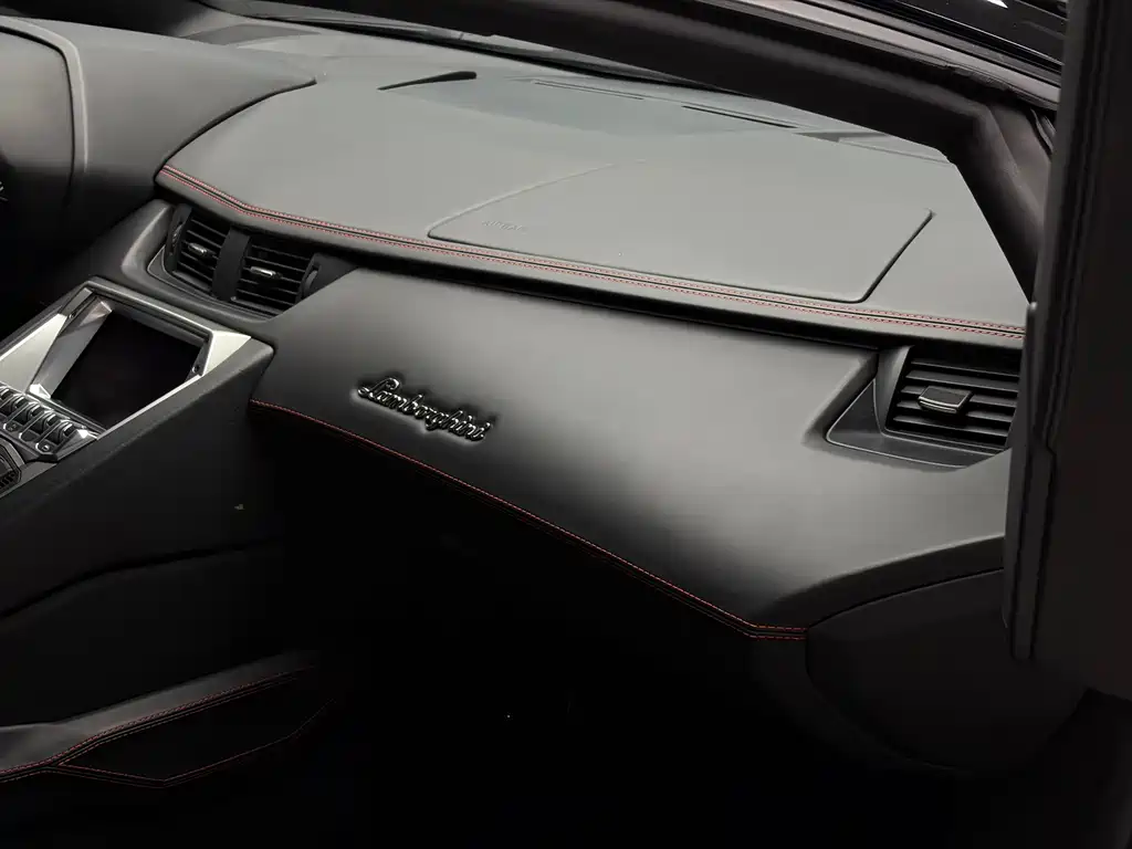Lamborghini Aventador — миниатюра 24