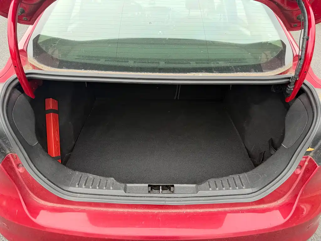 Ford Focus 2012 1.6L AT