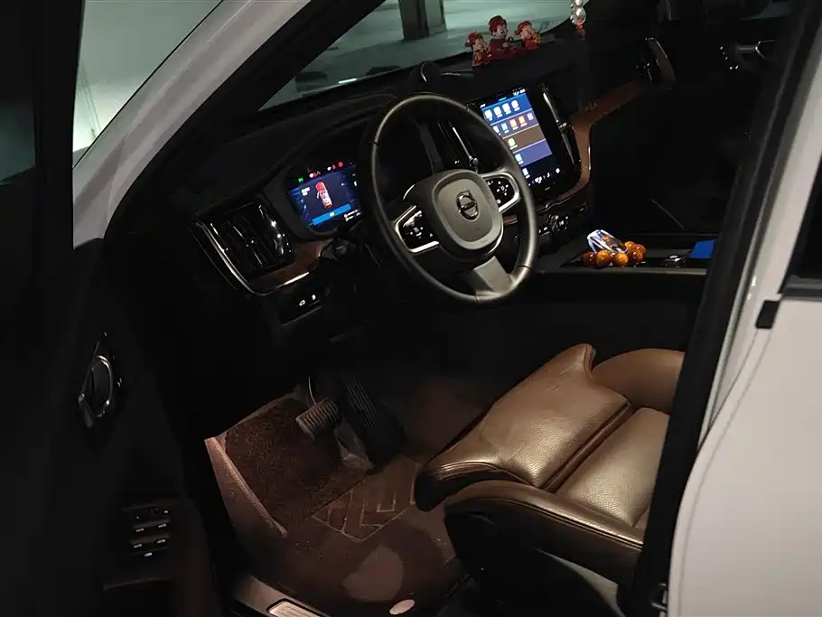 VOLVO XC60 PLUG IN HYBRID