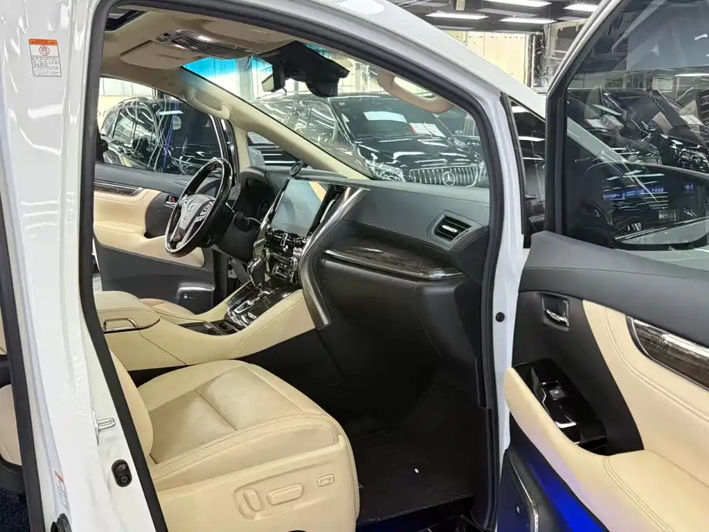 Toyota Vellfire — миниатюра 11