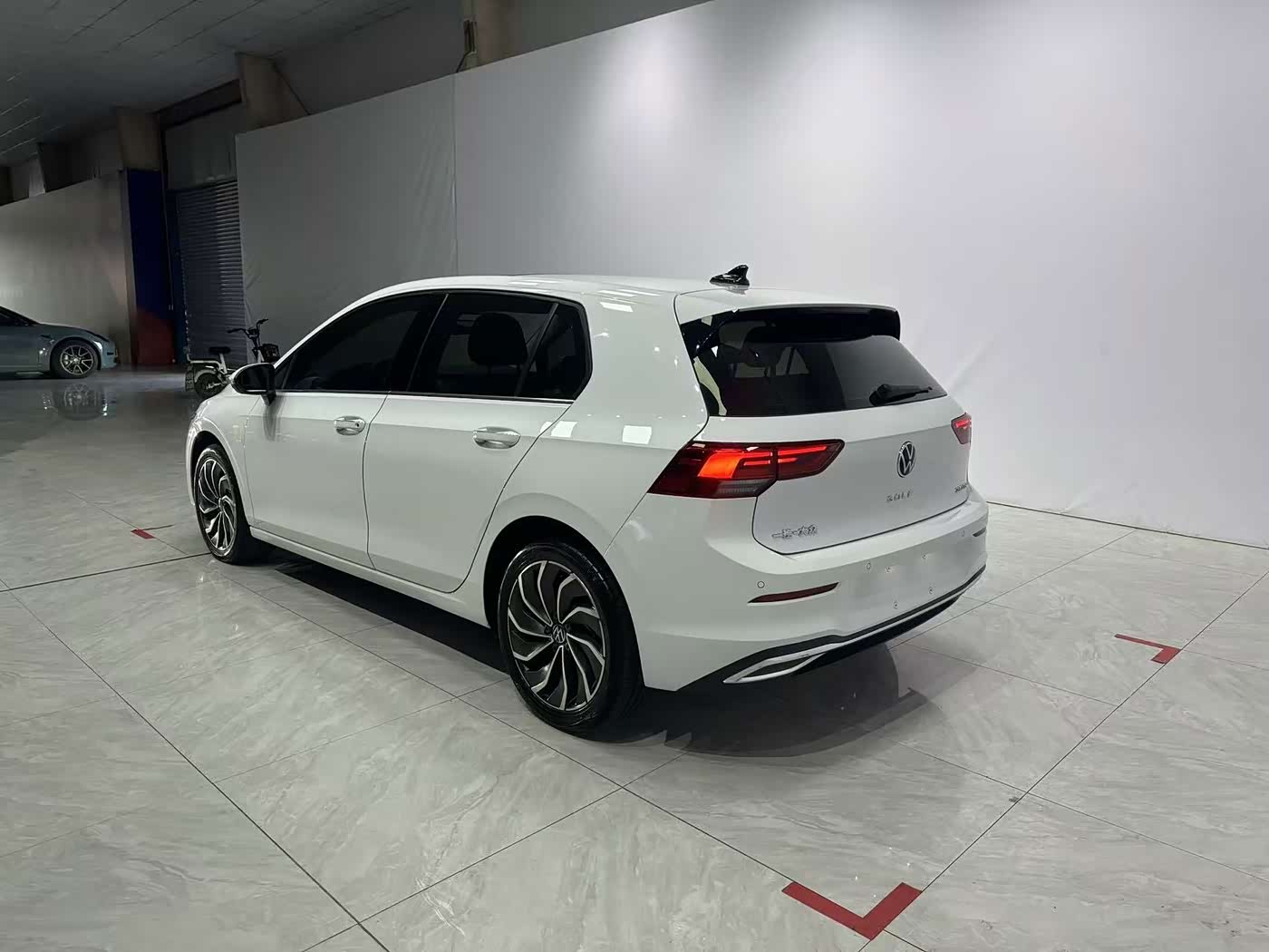 Volkswagen Golf 1.4 л 2022 г. Белый, пробег 17000 км