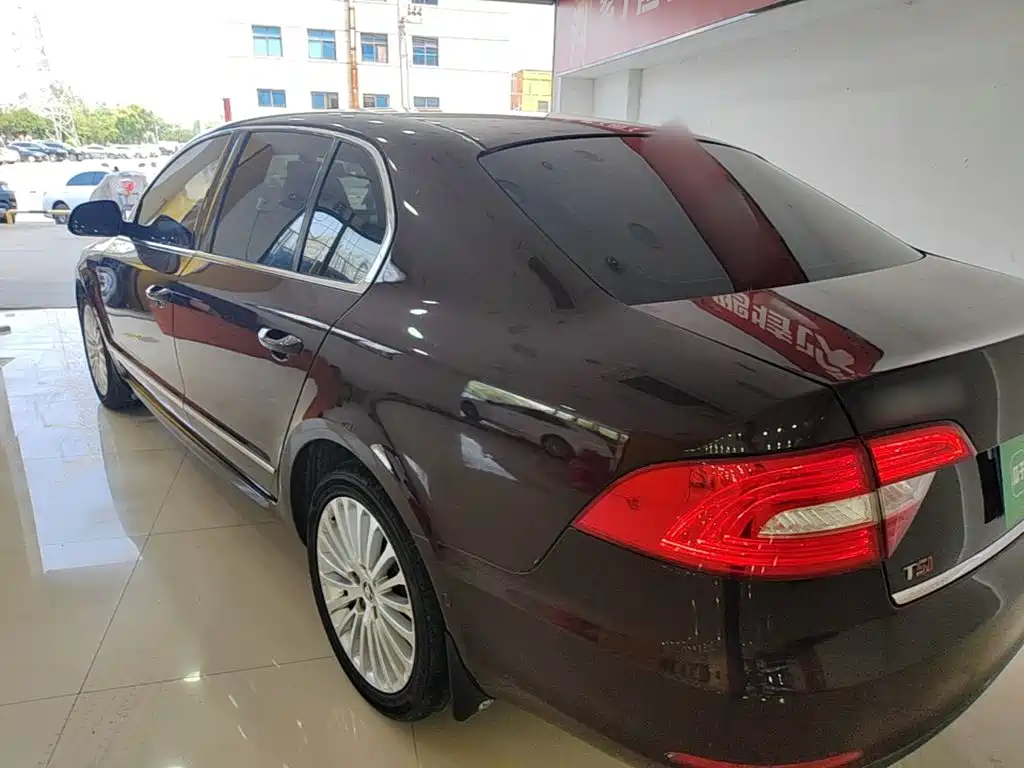 Skoda Superb — миниатюра 5