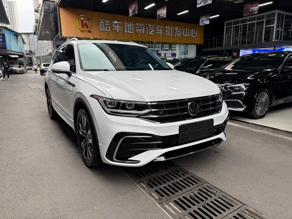 Volkswagen Tiguan L L 2024 330TSI AT R-Line