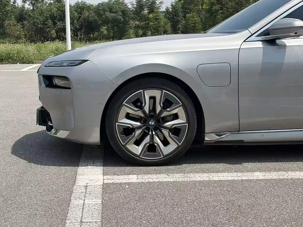 BMW i7 — миниатюра 2