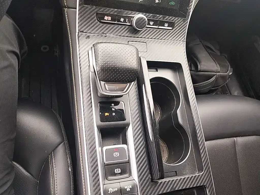 Roewe i6 MAX New Energy — миниатюра 14