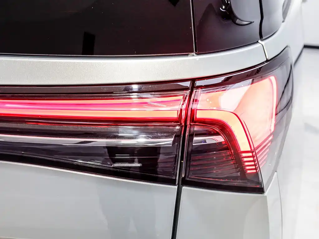 Buick GL8 Hybrid — миниатюра 30