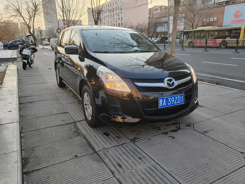 Mazda 8 2011