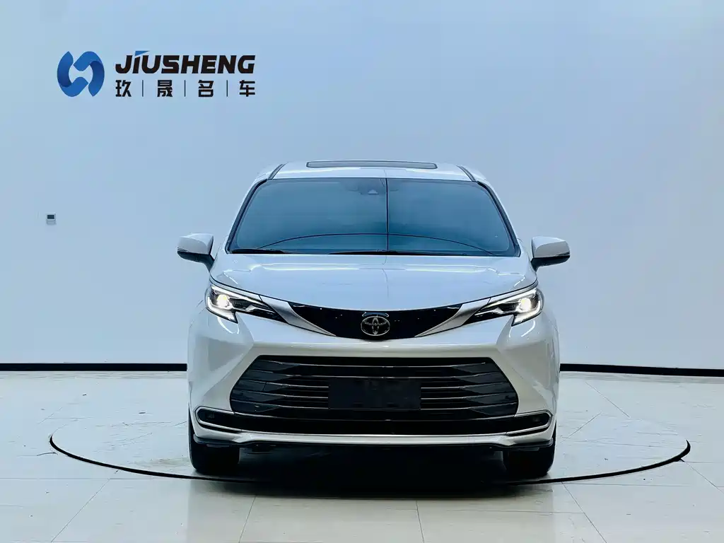Toyota Sienna — миниатюра 2