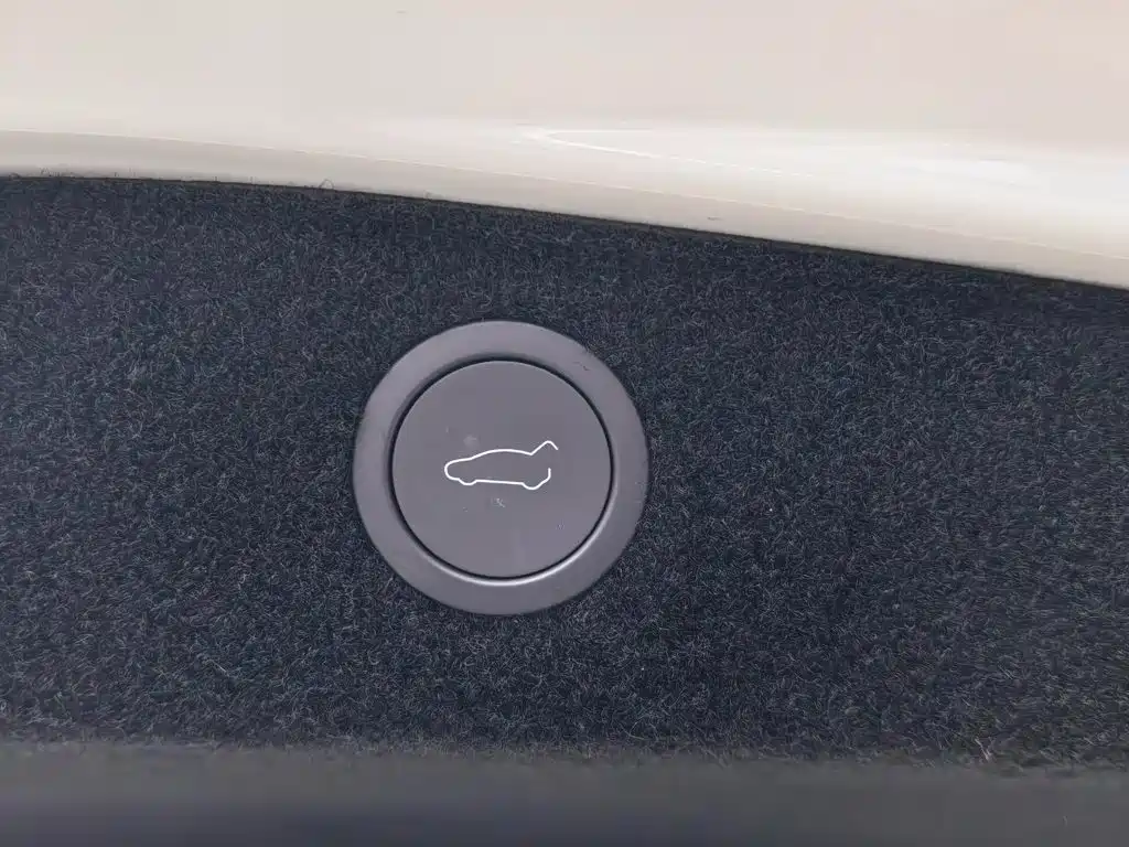 Tesla Model 3 — миниатюра 16