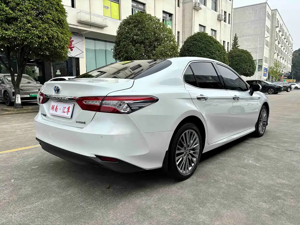 Toyota Camry — миниатюра 14