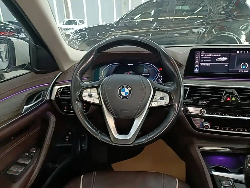 BMW 5 Series New Energy — миниатюра 11