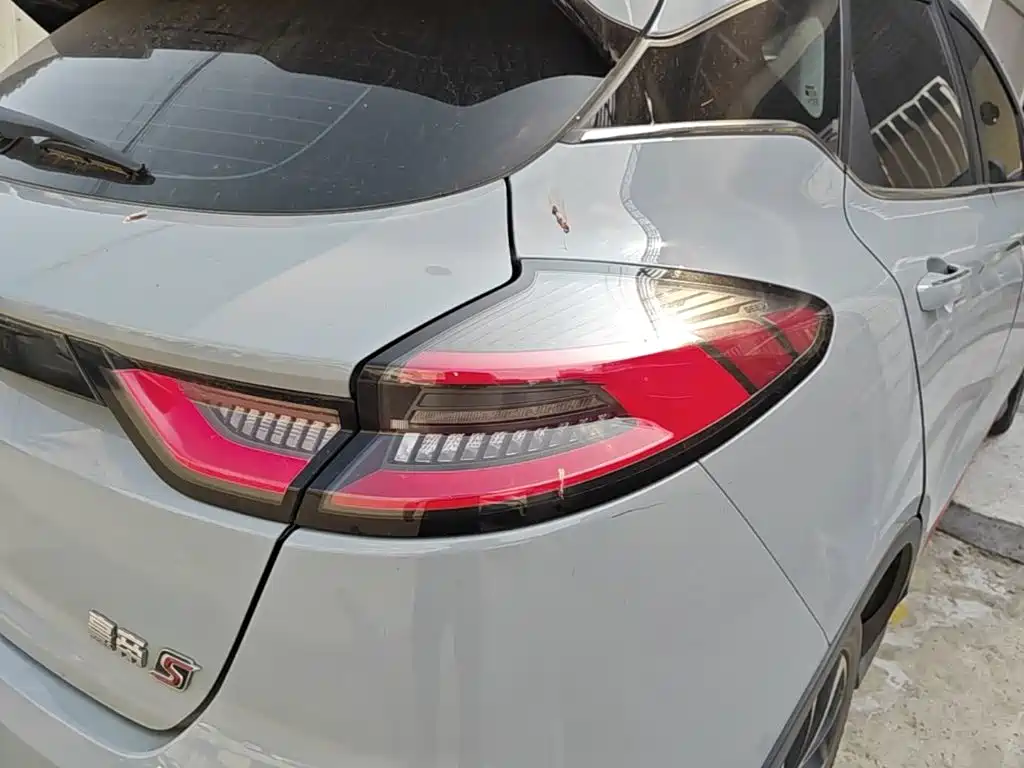 Geely Emgrand S — миниатюра 8