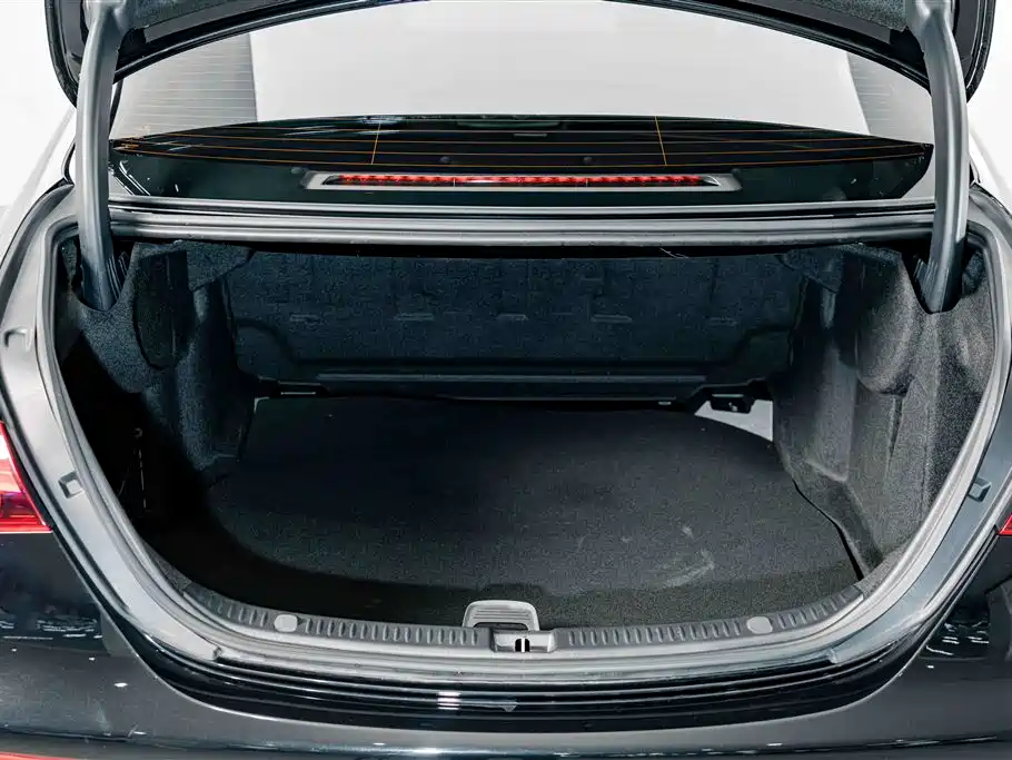 Mercedes-Benz E-Class — миниатюра 22