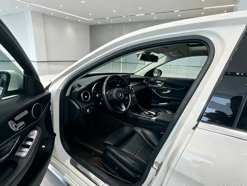 Mercedes-Benz C-Class — миниатюра 4