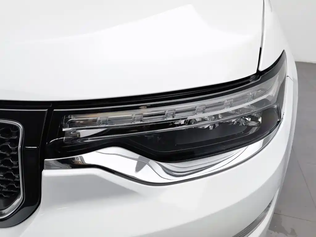 Jeep Grand Commander — миниатюра 7