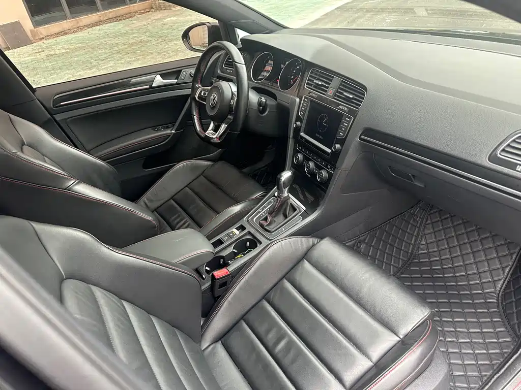 Volkswagen Golf GTI — миниатюра 11