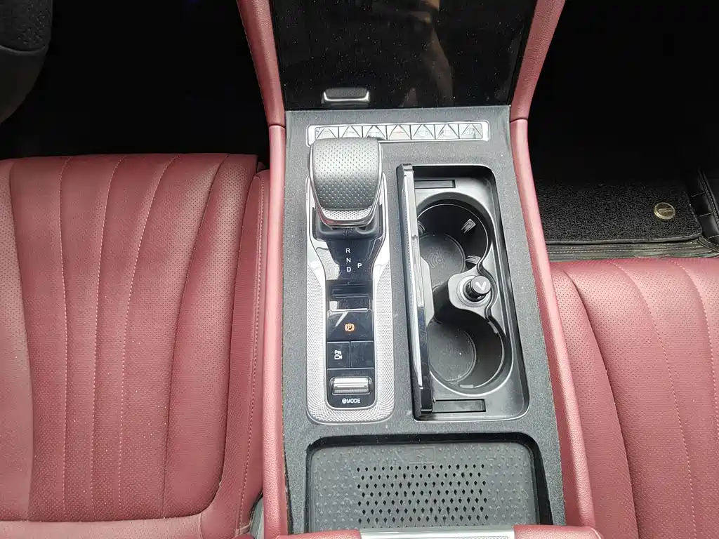 Hongqi Hongqi H5 — миниатюра 7