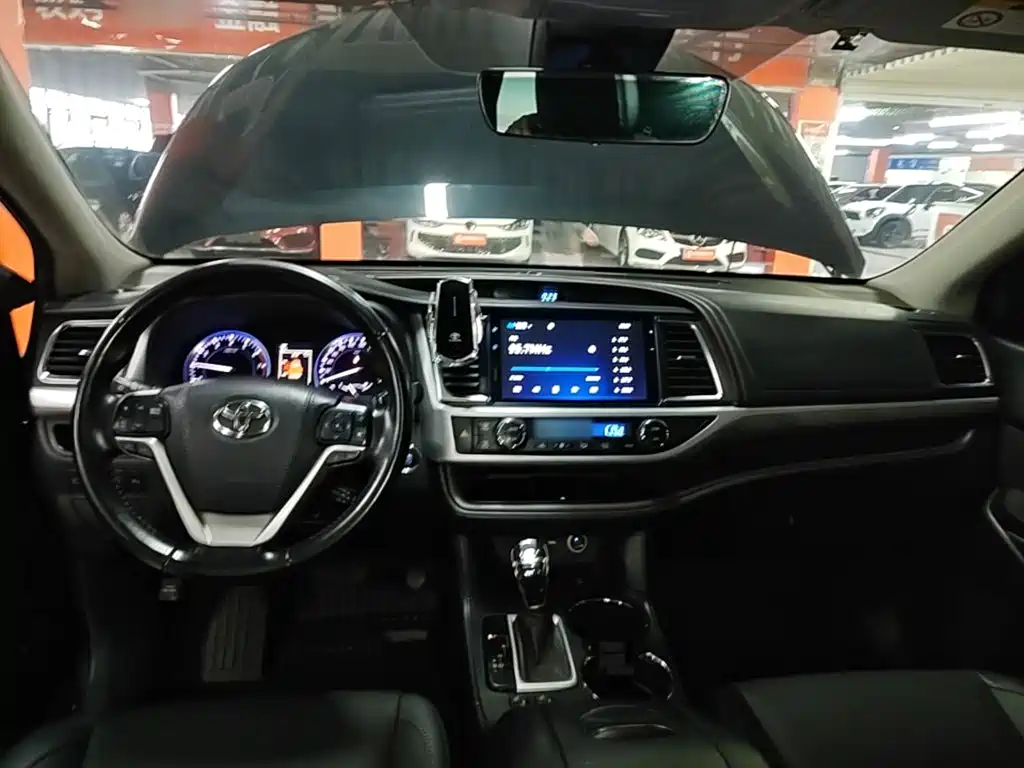 Toyota Highlander — миниатюра 10