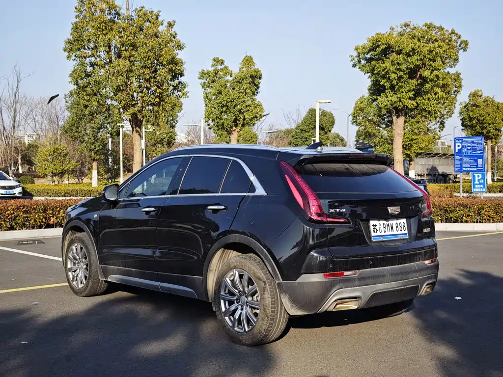 CADILLAC XT4