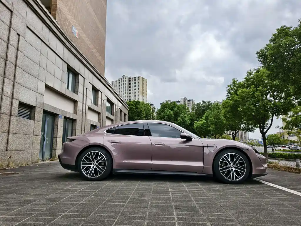 Porsche Taycan — миниатюра 5