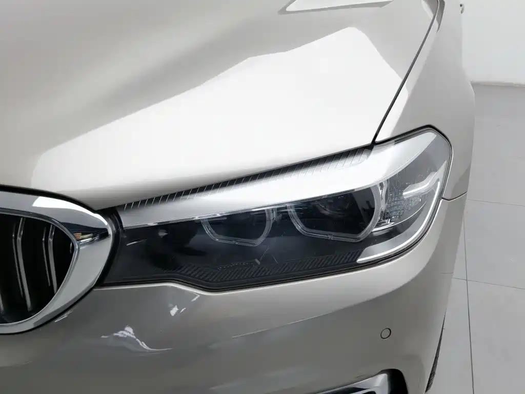 BMW 5 Series — миниатюра 7