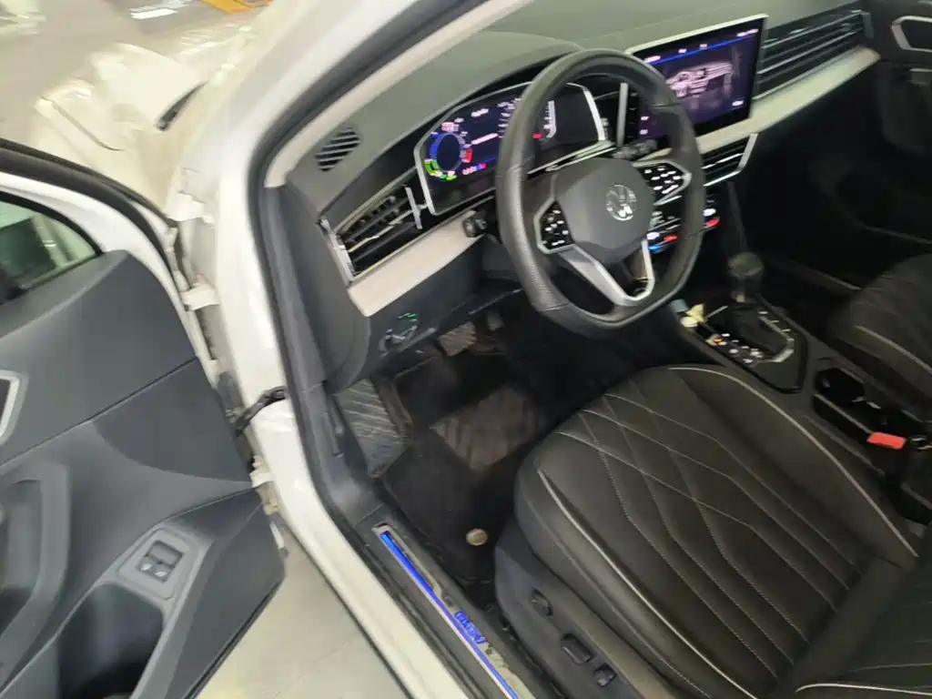 Volkswagen Tiguan L PHEV — миниатюра 16