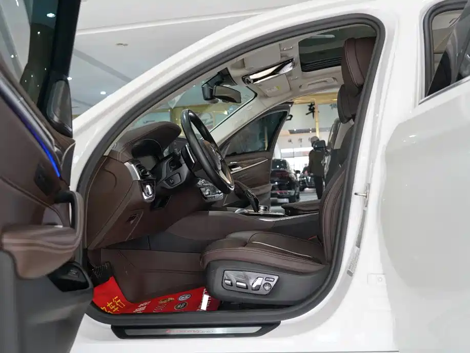 BMW 5 Series — миниатюра 5