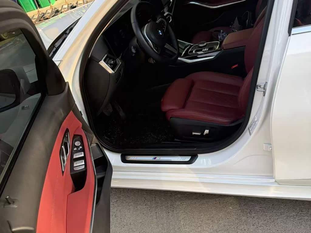 BMW 3 Series 2.0 л 2023 г. Белый, пробег 42000 км