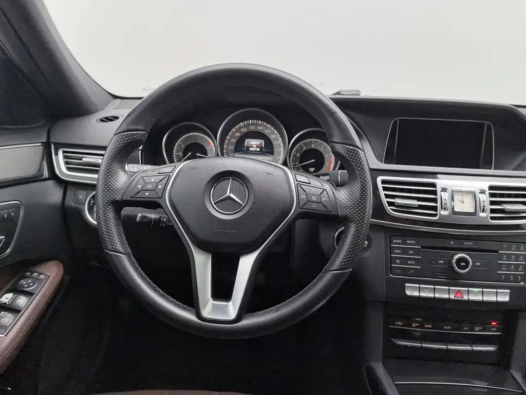 Mercedes-Benz E-Class — миниатюра 11