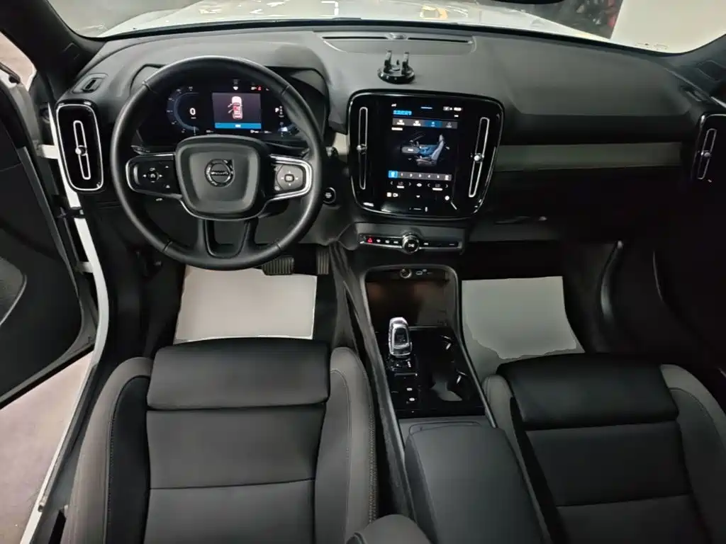 Volvo XC40 — миниатюра 10