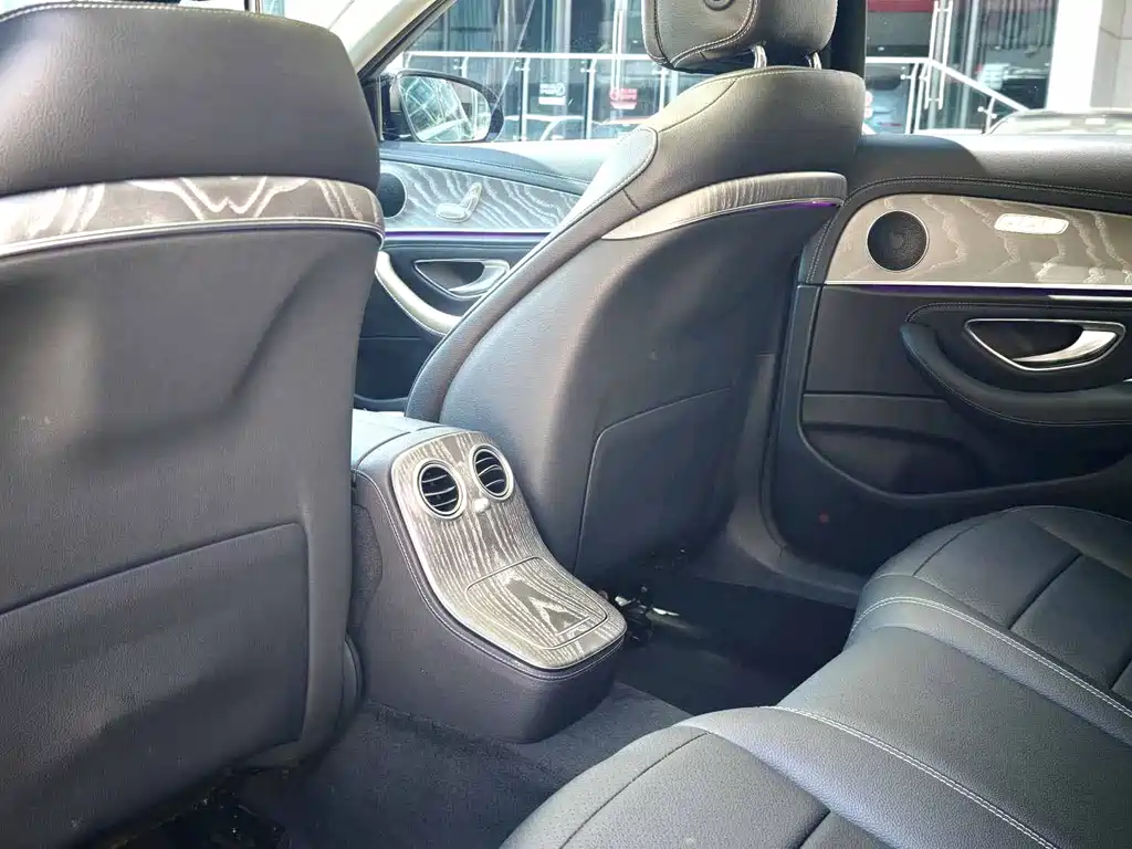 Mercedes-Benz E-Class — миниатюра 11