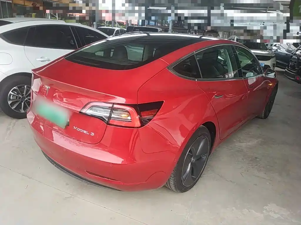 Tesla Model 3 — миниатюра 7