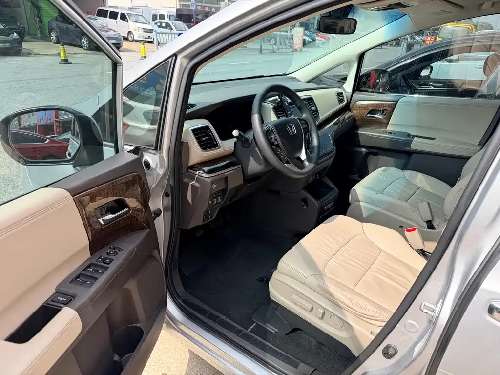 Honda Odyssey 2015 2.4L Luxury
