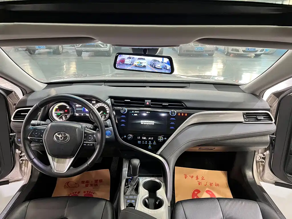 Toyota Camry — миниатюра 5