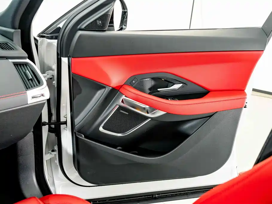 Jaguar E-PACE — миниатюра 15