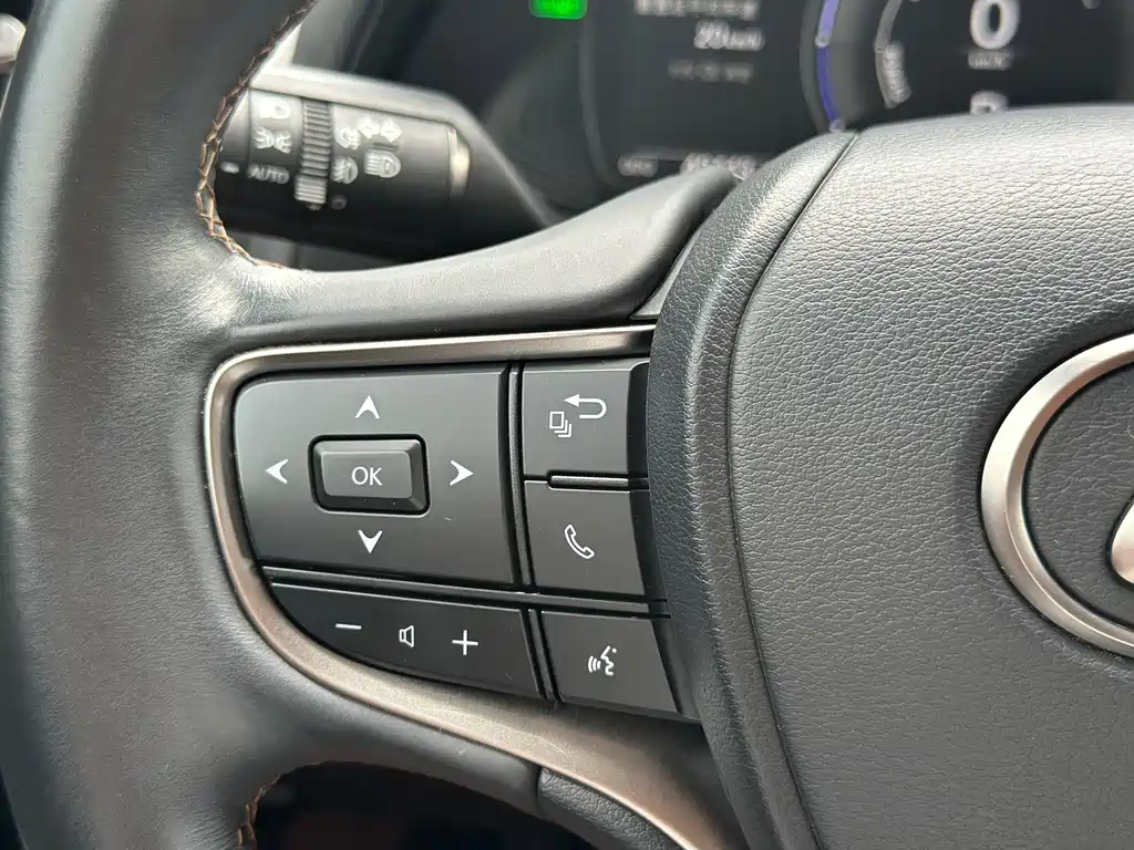 Lexus UX — миниатюра 15