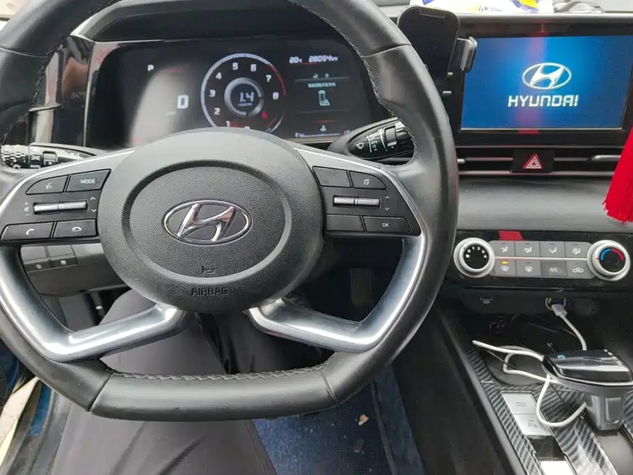 Hyundai Elantra — миниатюра 12