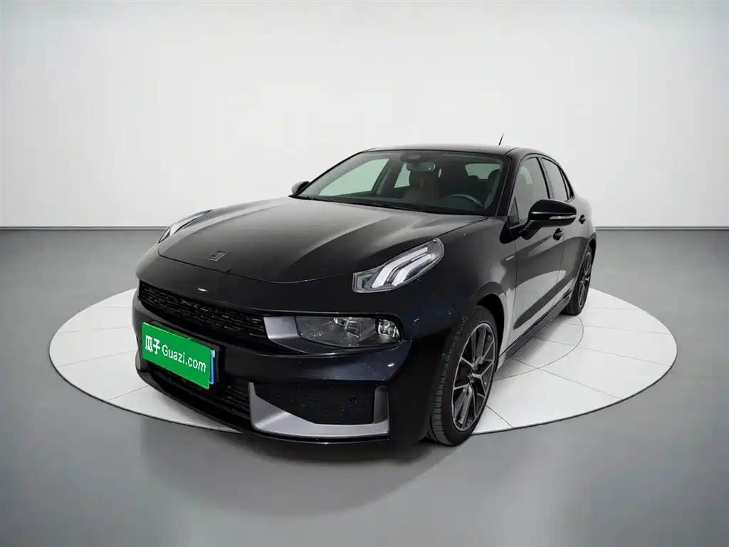 Lynk & Co 03