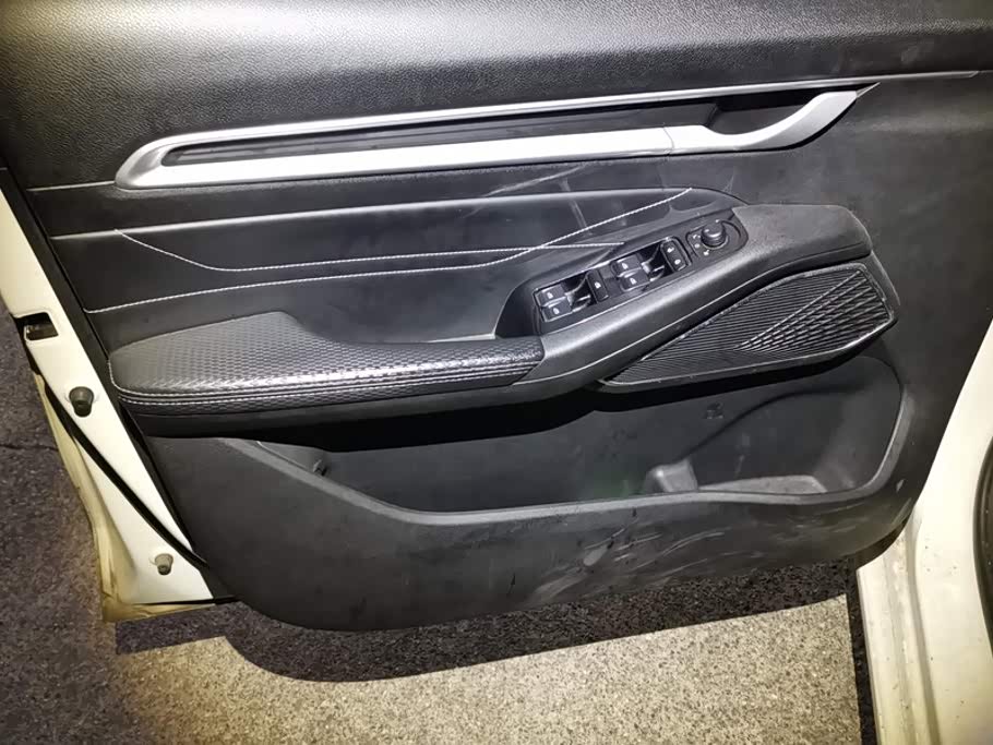Geely Emgrand 1.5 л 2023 г. Белый, пробег 43300 км