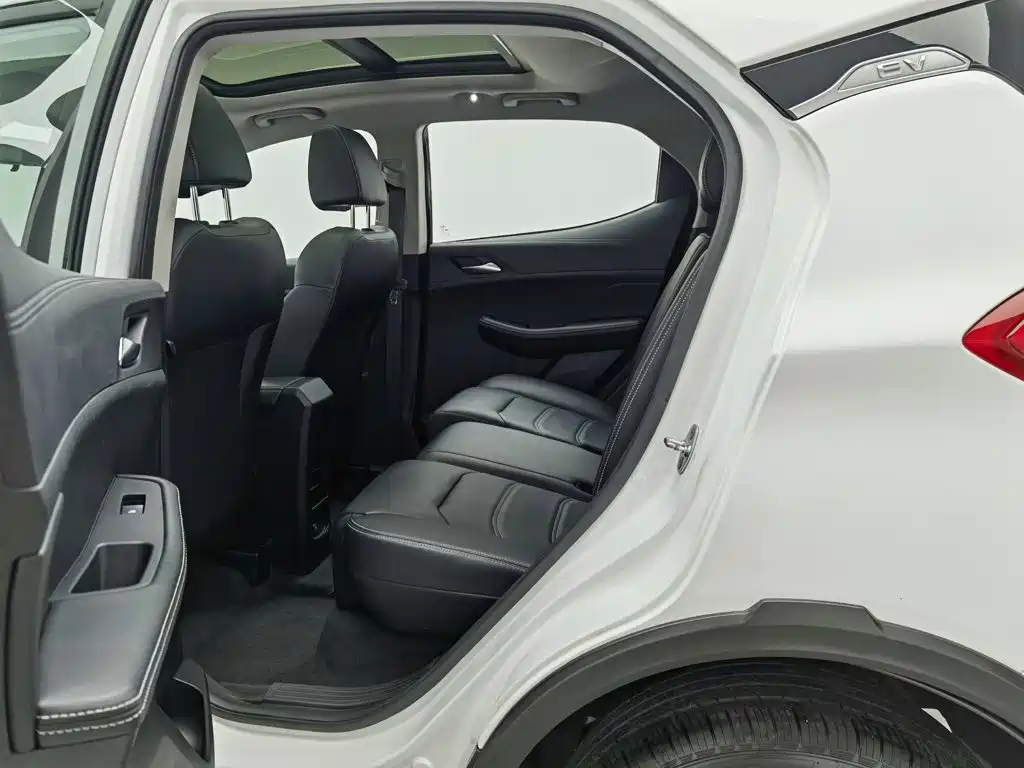 BYD Yuan EV — миниатюра 15